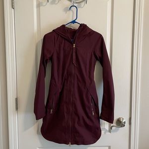 Lululemon Women’s Raincoat size 4